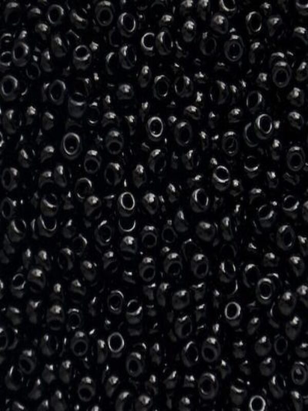 Black chalk beads size 8